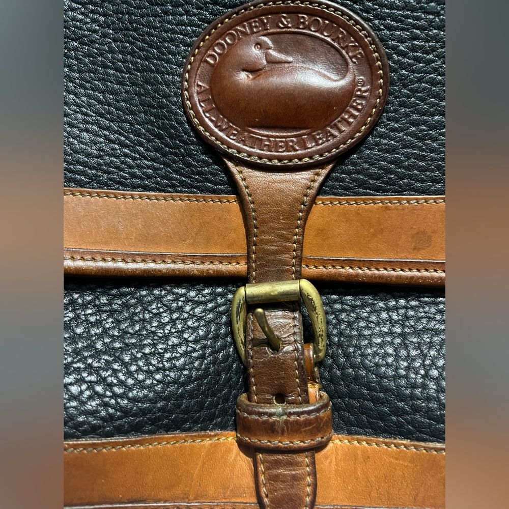 Dooney Bourke All Weather Shoulder Bag Leather Buckle Flap /Vintage!!! - Picture 6 of 16